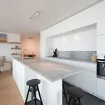 With Sea View Apartman